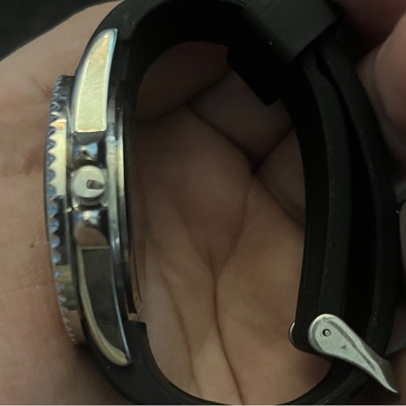 New Seal Black and Red Quartz Watch Men Adjustable Strap Rolex Style . - Picture 3 of 9